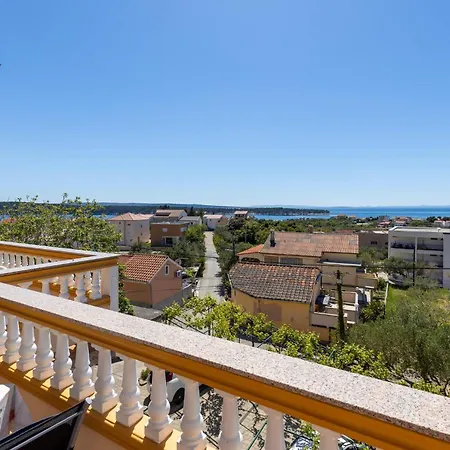 Amazing In Rab With House Sea View Апартаменты