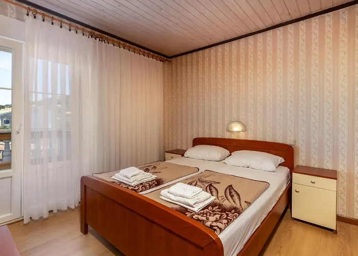 In Rab With Wifi Apartment Rab Town